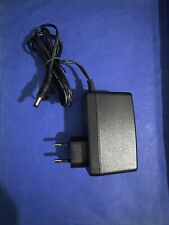 Netzteil Ladegerät Adapter Universal Input: 230V AC 50Hz - Output: 12V DC 2500mA