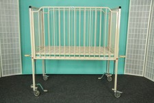 Hill Rom   Arnold Kinderbett Pflegebett Gitterbett Krankenhausbett  #9778