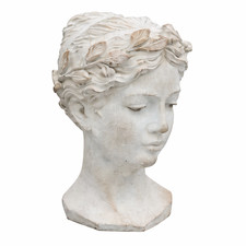 Frauenbüste aus Zement Grau