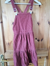 Latzkleid aus feinem Cord, braunrot; Größe 140; H&M