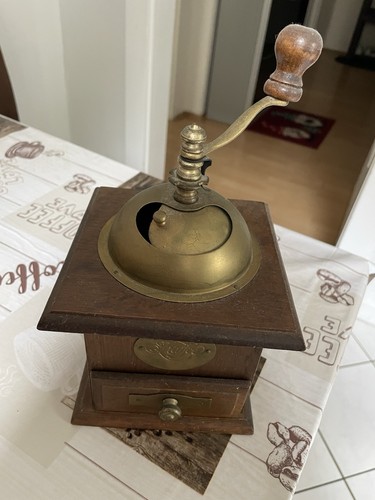 Antike kaffeemühle vintage - kaffeemühle,