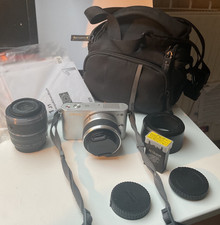 Nikon 1 J1 Digitalkamera + NIKKOR 10-30mm + NIKKOR 30-110mm + Zubehörpaket