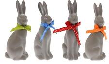 Osterhase aus Ton mit farbiger