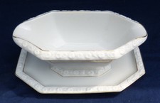 9810. Sauciere mit Teller  -  weiss / Goldrand  -  Maria  -  Rosenthal
