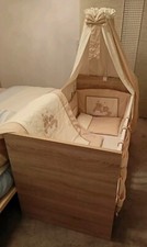 Baby-/Kinderbett, inkl. Nest, Himmel, Matratze, Kissen + Decke,...