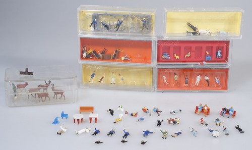 Konvolut 65 figuren - (0235),