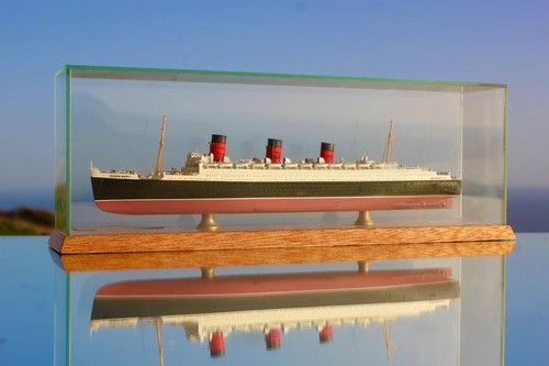 Cunard white star - white, line
