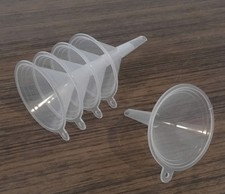 Kleiner mini Kunststoff Trichter, z.B. um kleine Flaschen zu befüllen, 5 Stück