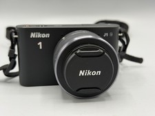 NIKON 1 J1 mit Objektiv Nikkor