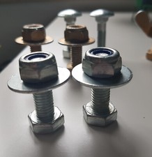 Einzigartiges Schachspiel: Holz/ Schrauben, Muttern usw. ein Unikat! 40 x 40 cm