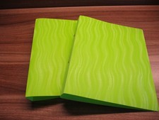 Zwei Ordner DIN A4 in Grün