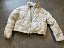 Puffer Jacke kurz v. BERSHKA