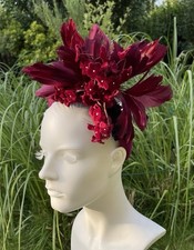 F02. Handgefertigte Fascinator Hut mit Samt Blumen Hochzeit Event Party Abiball