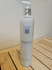 Beate Johnen Skinlike time