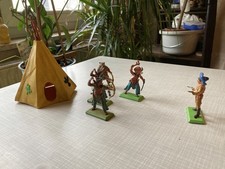 5 Britains-Figuren - 4 Indianer - 1 Mexikaner plus 1 Timpo-Zelt (13 cm)
