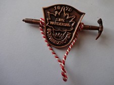 Alter Metallanstecker -