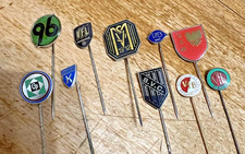 10 Fussball Anstecknadeln NIEDERSACHSEN - Top Zustand