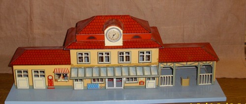 Hwn bahnhof mit kiosk und - kiosk,