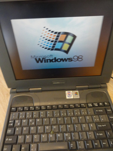 Toshiba 2100cds laptop retro - toshiba,