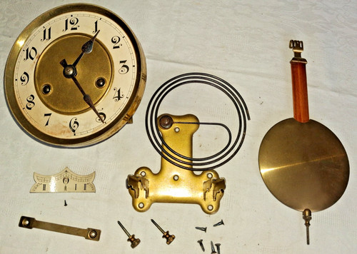 Altes pfeilkreuz uhrwerk - altes,