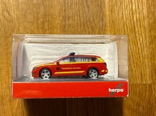 Top: Herpa 095426 VW Passat