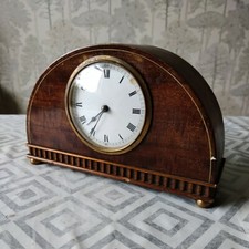 Antike französische Manteluhr Halbmond geschnitztes Holz schwimmende Balance Uhrwerk. 23x14,1 cm