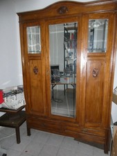 alter Spiegelkleiderschrank