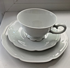 8 Kuchenteller, 9 Tassen, 6