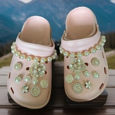 18 PERLEN GOLD CHARMS NEUE SANDALEN KOMPLETT CROCS SCHUHSCHMUCK CLOGS 40/41 25