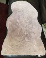 Kunstfell Schaffell Lammfell Teppich Rosa oder Dunkellila Neuwertig