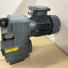 Kegelradgetriebe mit Motor von