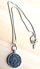 Leslii Premium modische Halskette mit Lavastein Länge 84 cm runder Anhänger 5 cm