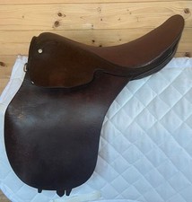 Barnsby braun englischer Leder Pony Club zugelassen Sattel - 16" Sitz mittlere Breite