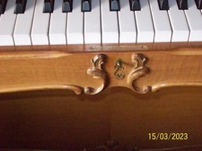 Klavier Schimmel 112B / Nussbaum satiniert mit Beleuchtung H 115; B 55; L 147