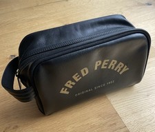 Kulturtasche Fred Perry, dunkelbraun, Lederoptik