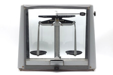 Antike Senior Griffin Waage Laborwaage Apothekerwaage grau Vintage