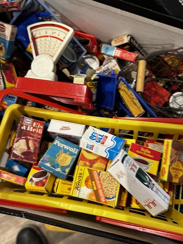 Korb mit verpackungen - korb,