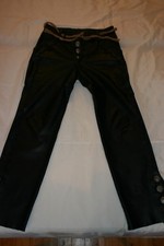 Edle Lederhose SKANDAL Villach Gr. 32 mit aufwendigen Stickereien/Knöpfen