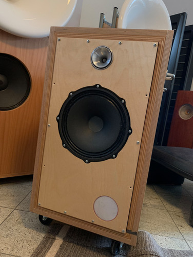 Coral supravox monitore - /,