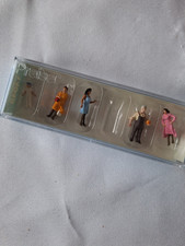 Modellfiguren  1:87  von Preiser   Passanten