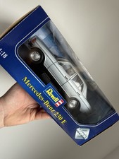 Mercedes Benz 230 E - lightbluemetallic - REVELL 1:18 Modellauto