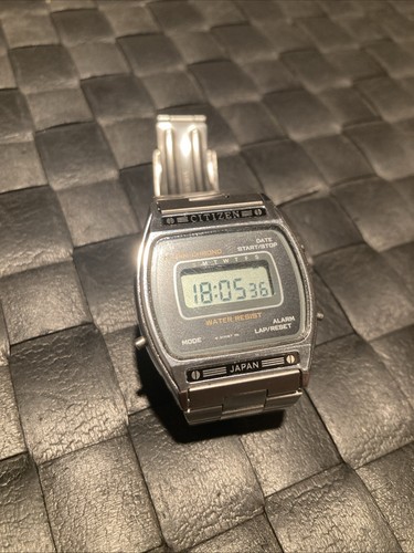 Quartz digital wristwatch - quartz,