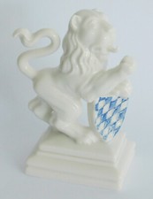 Porzellanfigur bayerischer Löwe mit Wappen Nymphenburg Rauch 705a I. Wahl 9cm