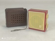 Cosmos-M  ( UDSSR ) in rot, Taschenradio mit Tragetasche, gut erhalten.