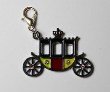 Eleganter farbiger Anhänger - Charm -  KUTSCHE - Silber / Gelb / Rot / Schwarz