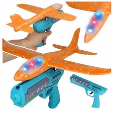 2 Styroporflugzeuge mit