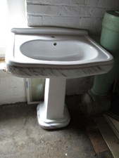 Großer Waschtisch auf Standsäule, Marmoroptik, 72 x 56 cm, NEUWERTIG