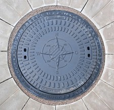 Gully Kanaldeckel Schachtdeckel Klasse A15.50, Motiv Windrose (Kompaßnadel)