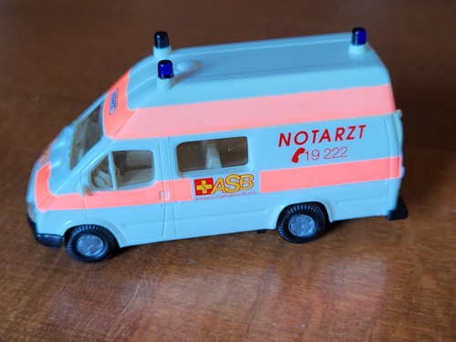 Krankenwagen modell praliné - krankenwagen,