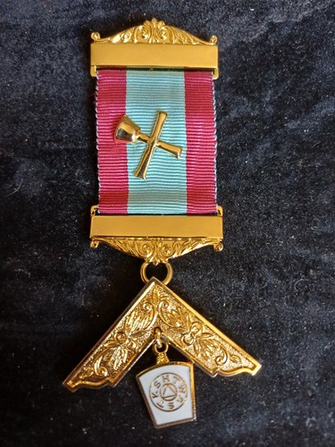 Mark past master breast - master's,